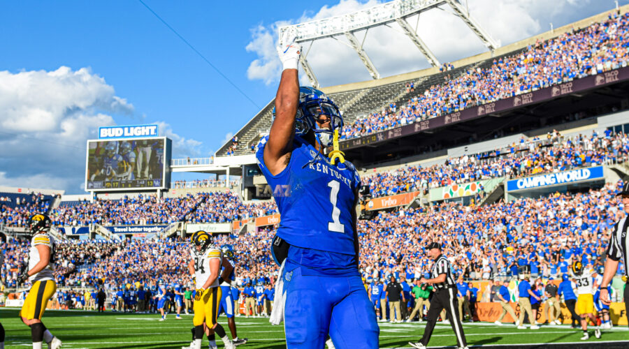 VRBO Citrus Bowl: Kentucky rallies late & holds off Iowa to get the win 20-17